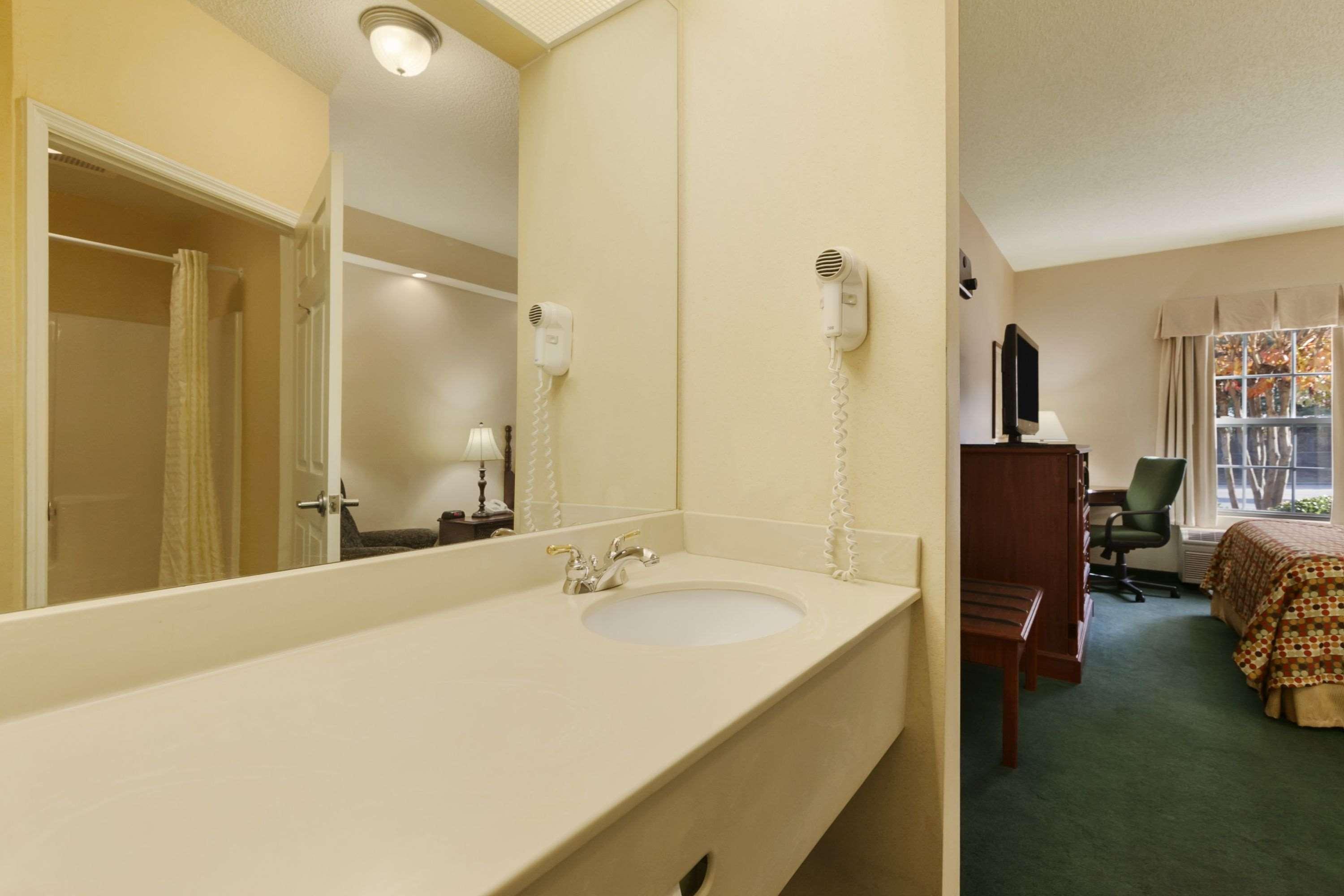Hotel Baymont By Wyndham Oxford 2*