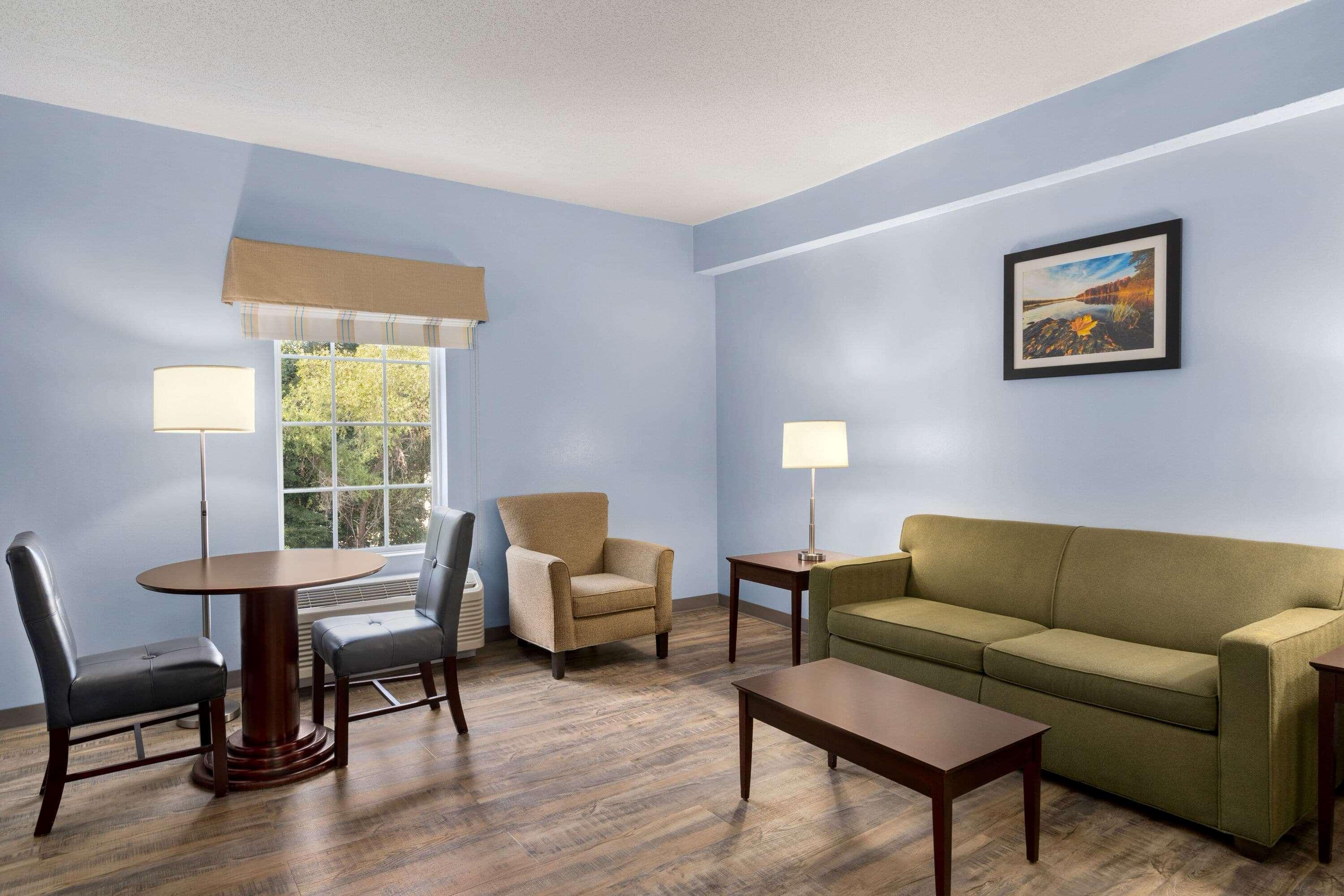Baymont By Wyndham Oxford Hotel