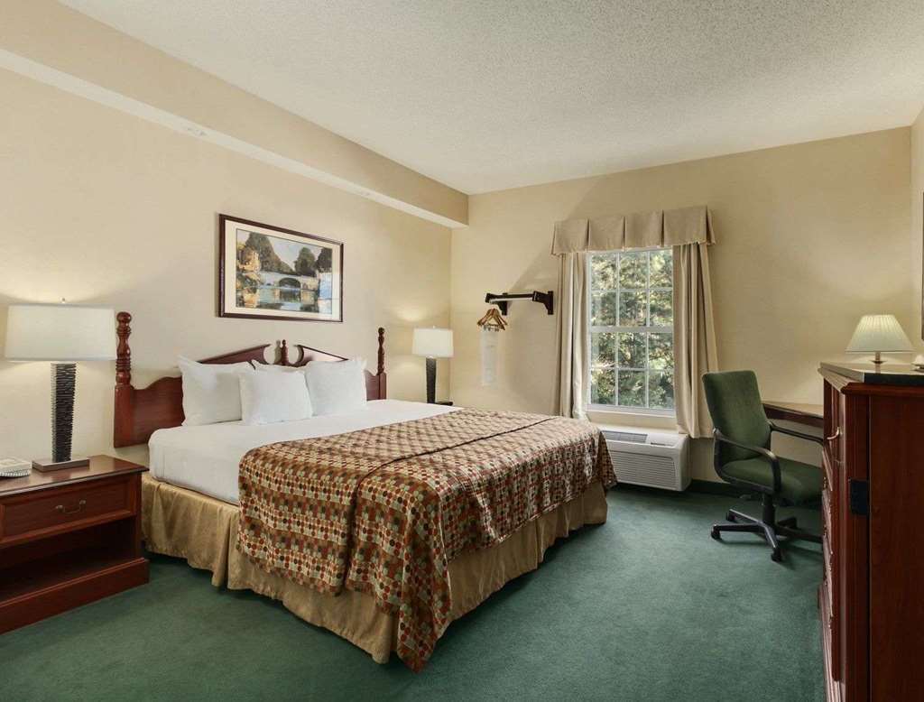 Baymont By Wyndham Oxford Hotel